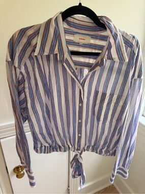 XiRENA Blue, Cream & Red Striped Tie-Hem Button Down Shirt